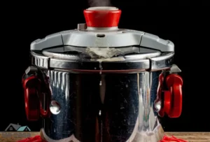 É normal o pino da panela de pressão girar muito rápido?