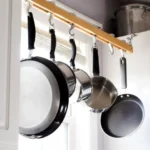 Qual a diferença entre uma frigideira e uma panela?