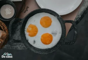 Por que a comida gruda na frigideira de cerâmica?