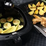 Quantas pessoas uma air fryer de 4 litros atende?